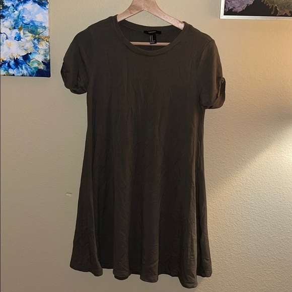Dresses & Skirts - Forever 21 Olive T-shirt Dress